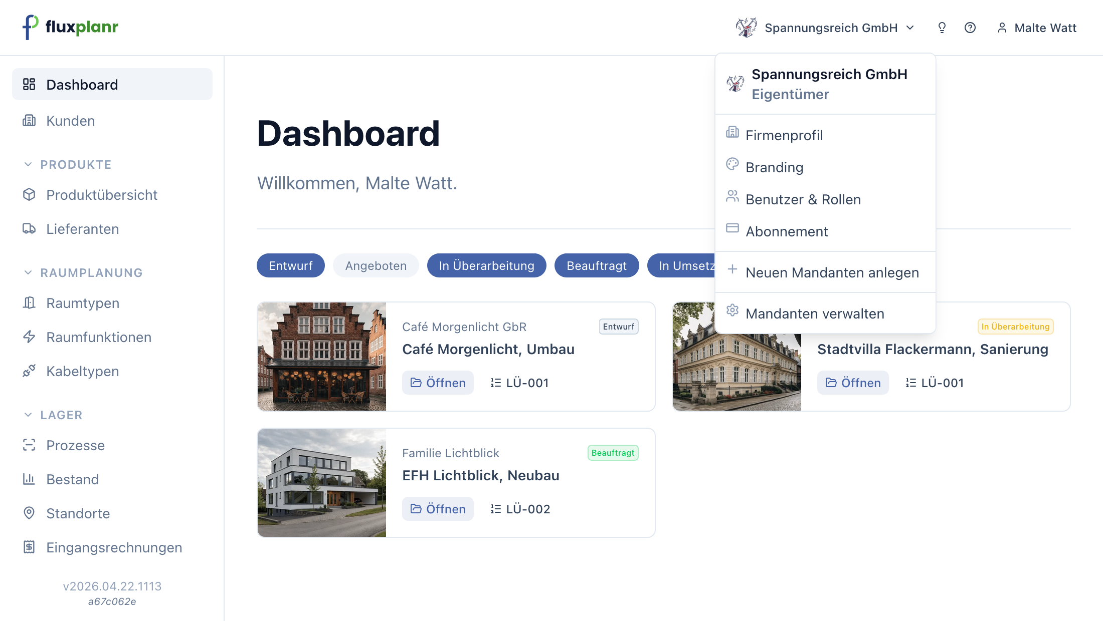 Mandanten-Dropdown im App-Header aufgeklappt: Kontext-Header mit aktivem Mandanten, Einstellungen, Wechseln zu, Mandanten verwalten